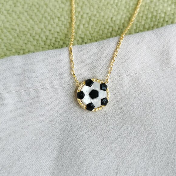 BRAND NEW Kendra Scott Soccer Short Necklace Gold Ivory Mother-of-Pearl - Picture 2 of 4